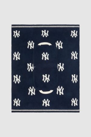 CozyChic® Yankees™ Travel Blanket